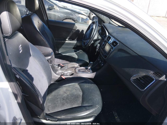 Chrysler 200 S
