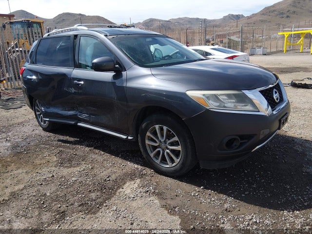 Salvage Nissan Pathfinder Image
