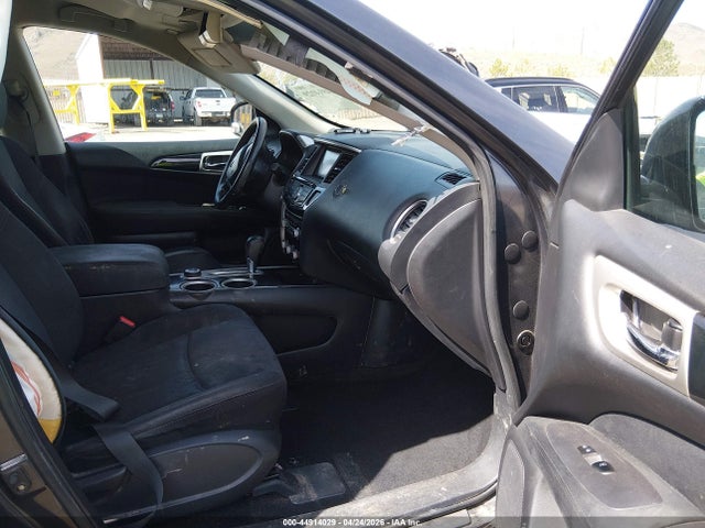Nissan Pathfinder Sv