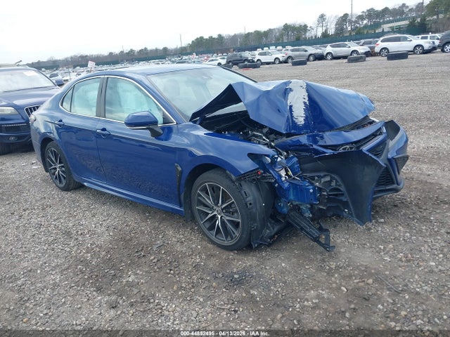 Salvage Toyota Camry Image