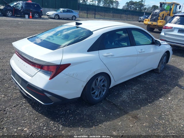 Hyundai ELANTRA Sel
