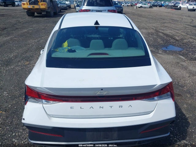 Hyundai ELANTRA Sel