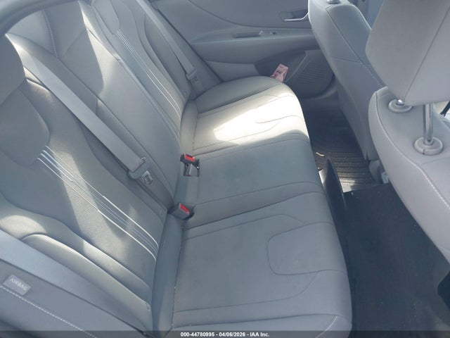 Hyundai ELANTRA Sel