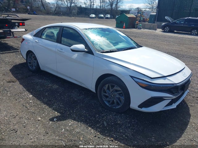 Salvage Hyundai ELANTRA Image
