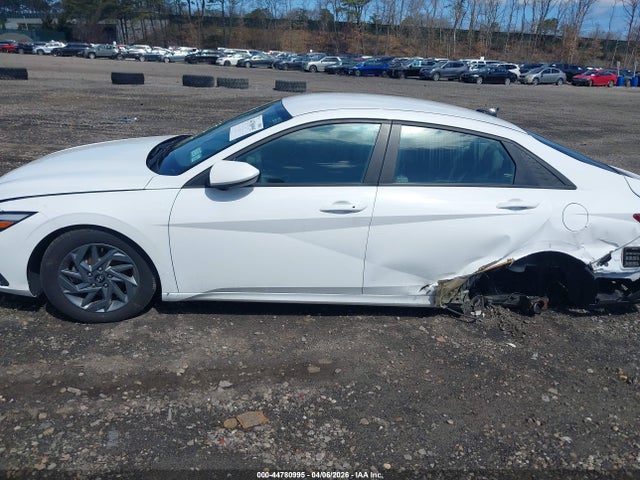 Hyundai ELANTRA Sel