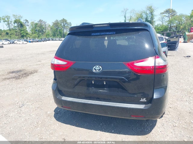 Toyota Sienna Le 7 Passenger