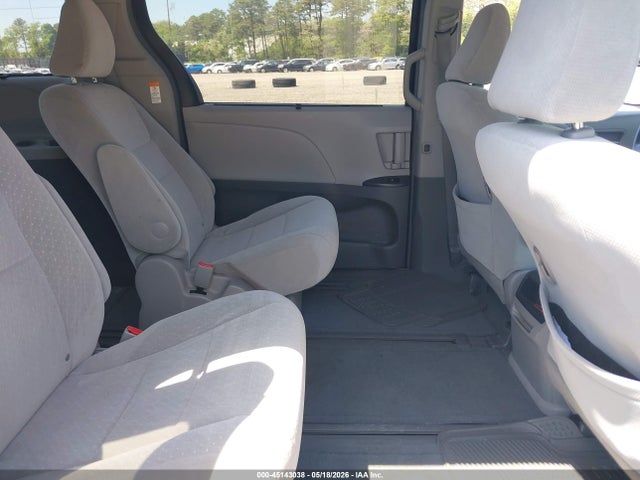 Toyota Sienna Le 7 Passenger