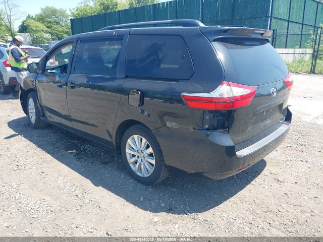 Toyota Sienna Le 7 Passenger