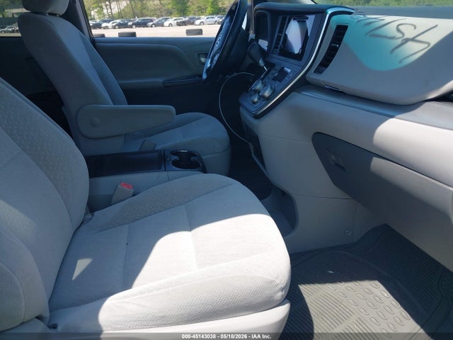 Toyota Sienna Le 7 Passenger
