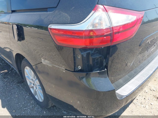 Toyota Sienna Le 7 Passenger