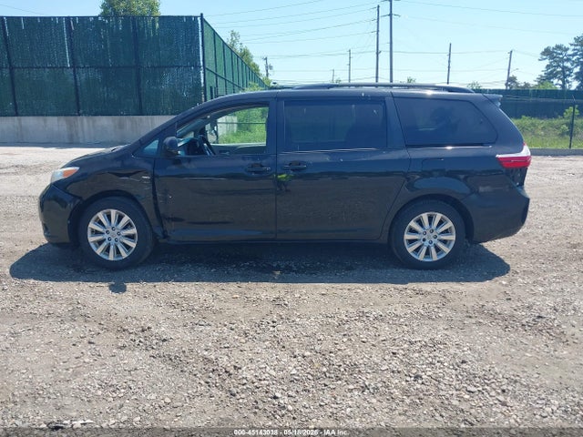 Toyota Sienna Le 7 Passenger