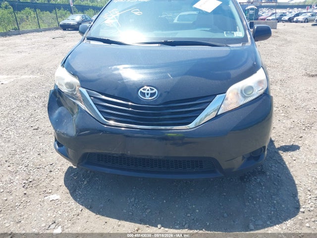 Toyota Sienna Le 7 Passenger