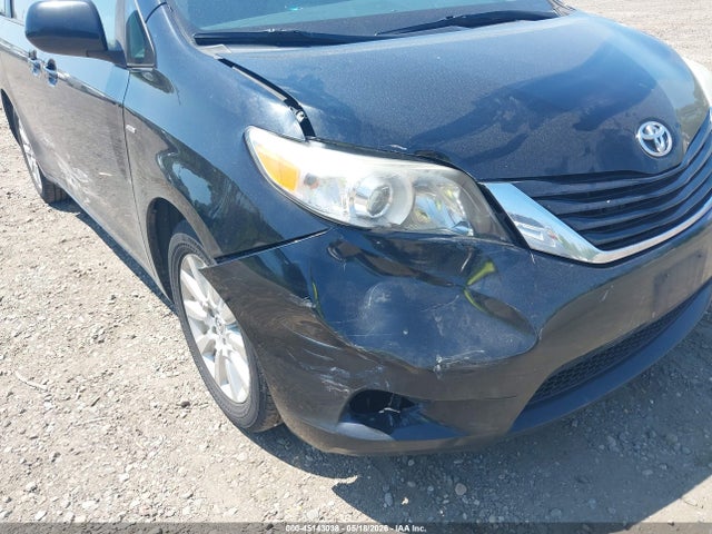 Toyota Sienna Le 7 Passenger