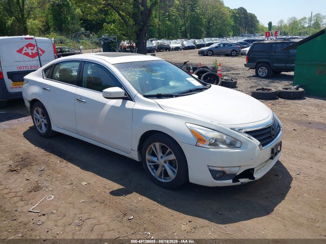 Salvage Nissan Altima Image