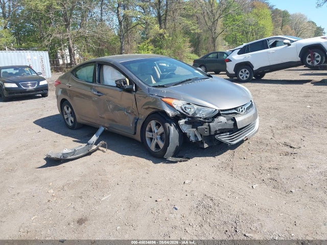 Salvage Hyundai ELANTRA Image