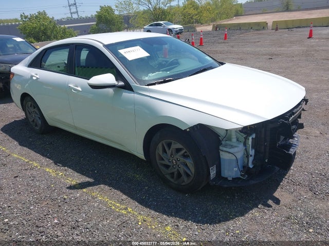 Salvage Hyundai ELANTRA Image