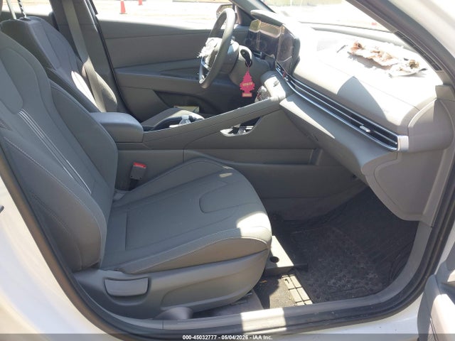 Hyundai ELANTRA Sel