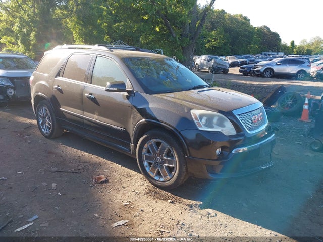 Salvage GMC Acadia Image