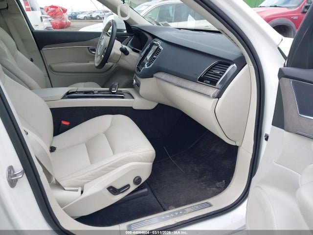 Volvo XC90 B6 Plus Bright Theme 6-seater