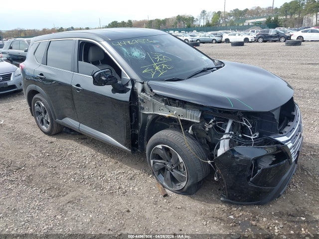 Salvage Nissan Rogue Image