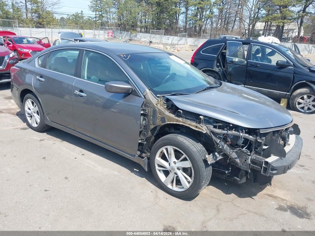 Salvage Nissan Altima Image