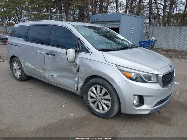 Salvage Kia Sedona Image