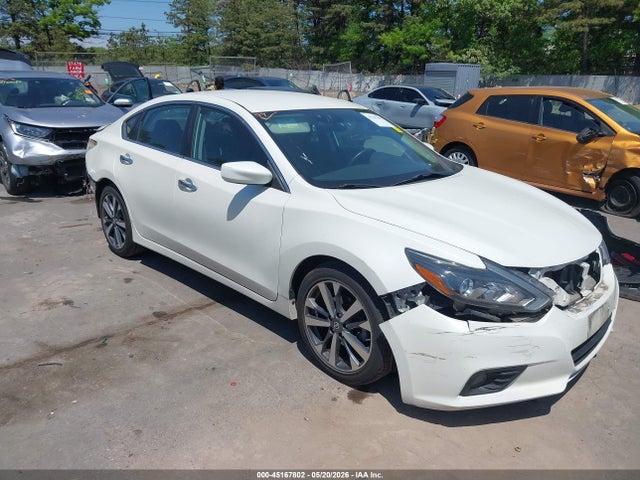 Salvage Nissan Altima Image
