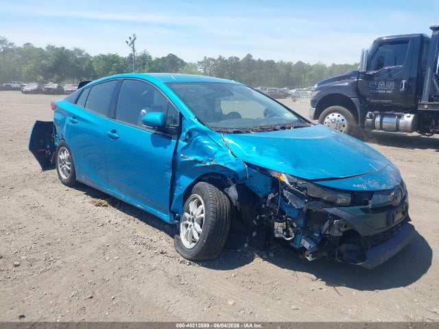 Salvage Toyota Prius Prime Image