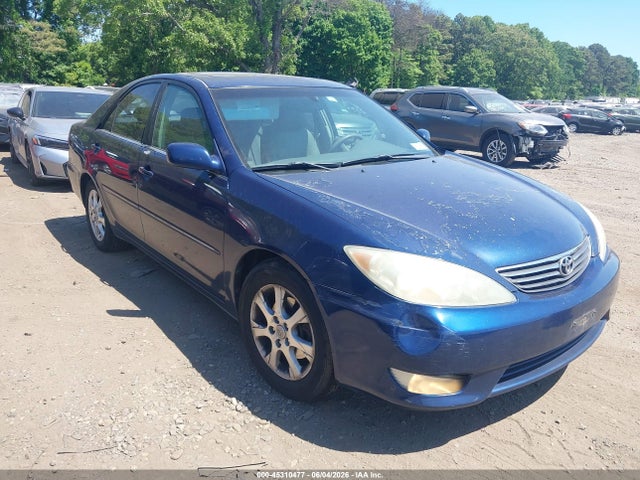 Salvage Toyota Camry Image