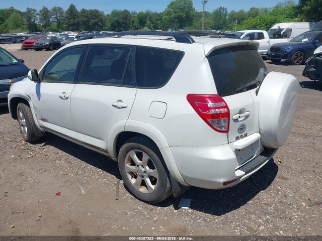 Toyota RAV4 Limited V6