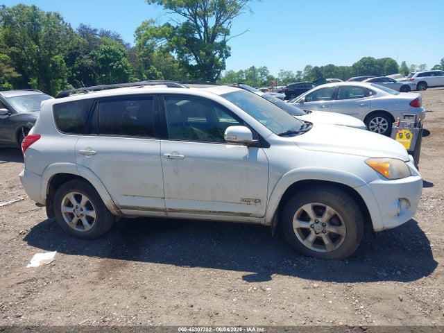 Toyota RAV4 Limited V6