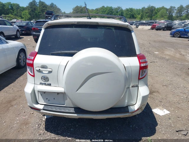 Toyota RAV4 Limited V6
