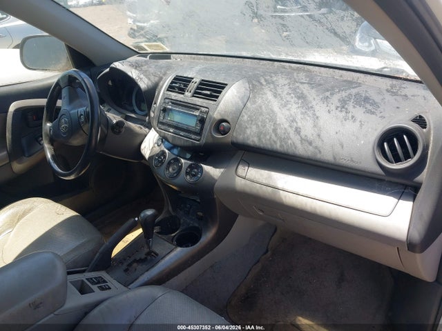 Toyota RAV4 Limited V6