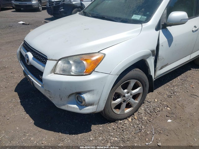 Toyota RAV4 Limited V6