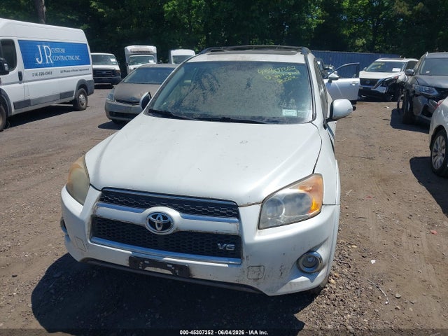 Toyota RAV4 Limited V6