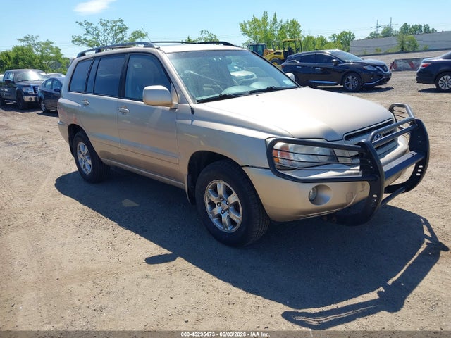 Salvage Toyota Highlander Image