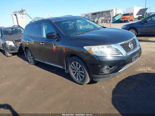 Salvage Nissan Pathfinder Image