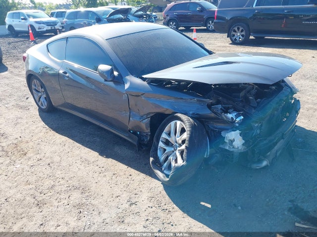 Salvage Hyundai Genesis Image