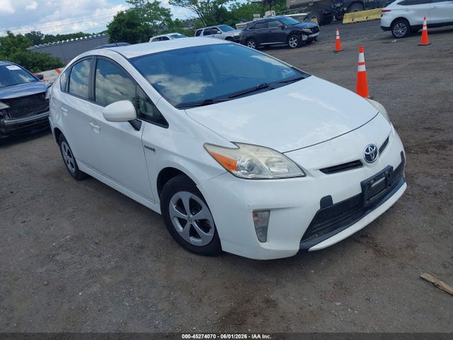 Salvage Toyota Prius Image