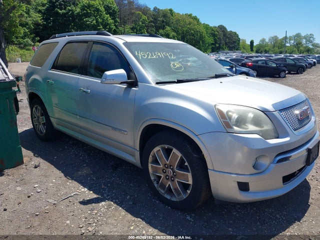Salvage GMC Acadia Image