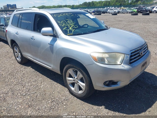 Salvage Toyota Highlander Image