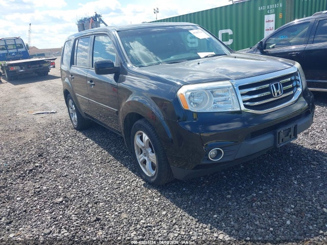 Salvage Honda Pilot Image