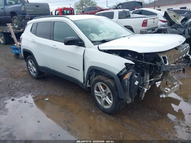 Salvage Jeep Compass Image