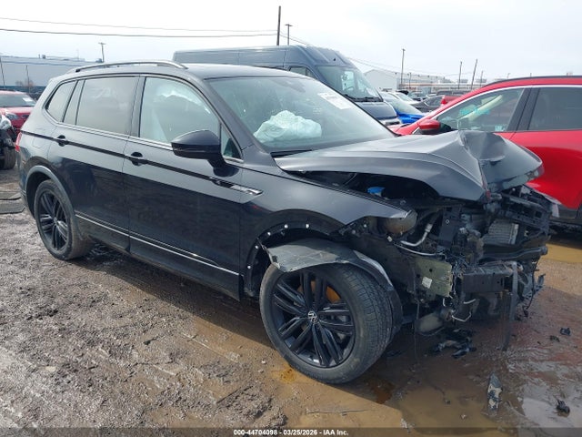 Salvage Volkswagen Tiguan Image