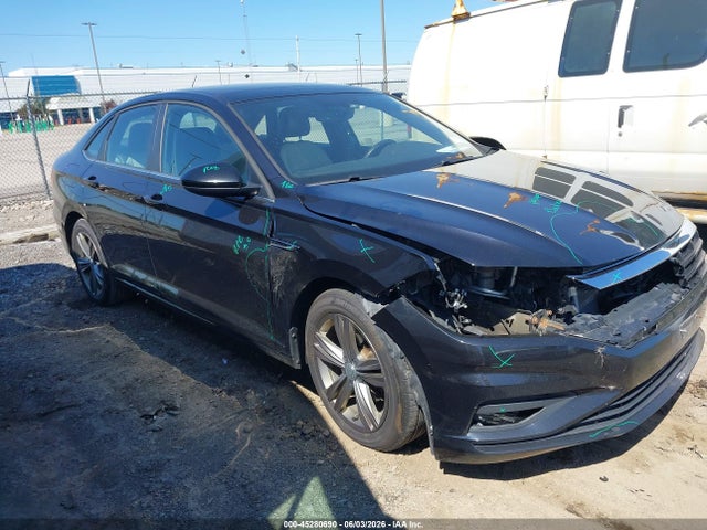 Salvage Volkswagen Jetta Image