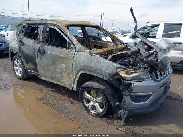 Salvage Jeep Compass Image