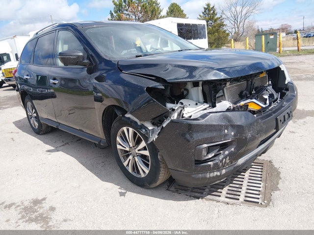 Salvage Nissan Pathfinder Image
