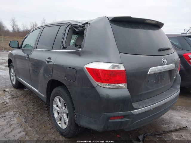 Toyota Highlander Base V6
