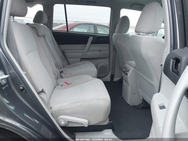 Toyota Highlander Base V6