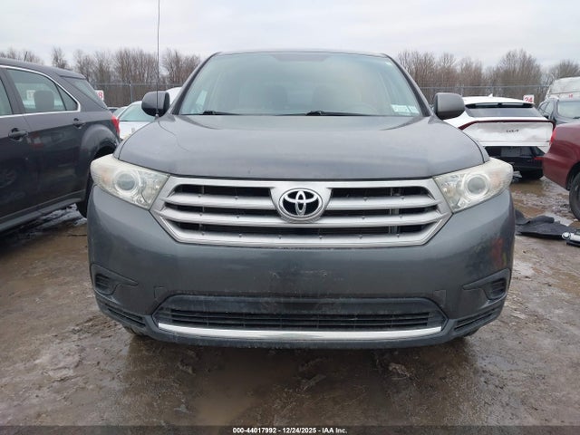 Toyota Highlander Base V6